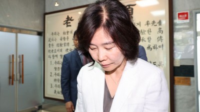 한국과 세계 이슈 속보: 노인 비하 논란 사과, 특검 박영수 체포, 북한 망명 병사 언급 등